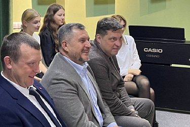 По поручению Деда Мороза